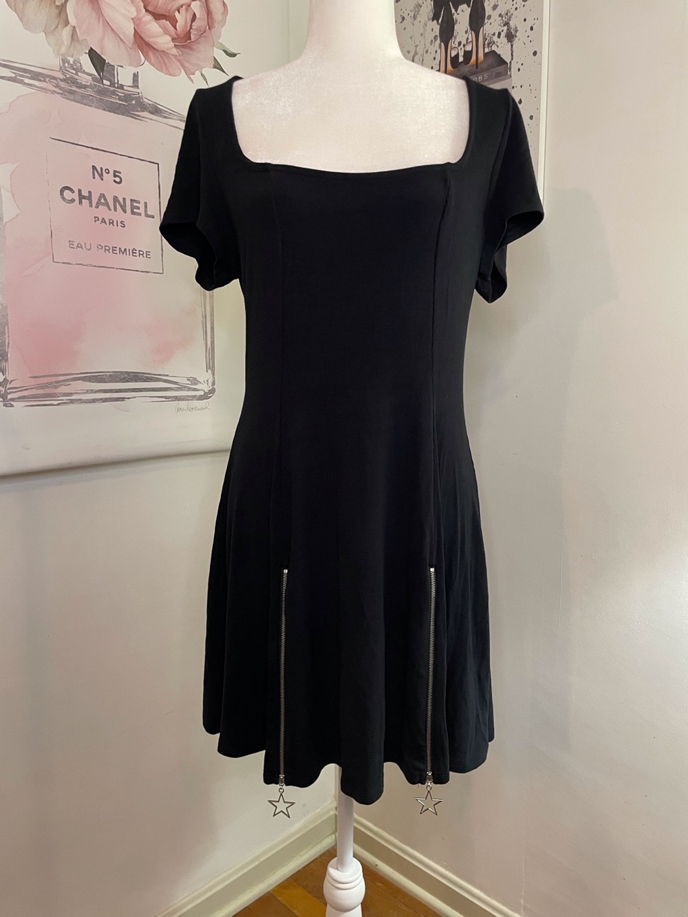 Social Collision Hot Topic Short Sleeve Black Midi Dress Star Zipper Slit Size L
